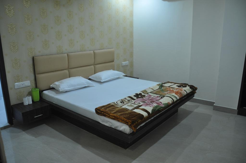 Hotel Silver Stone Ludhiana Room photo