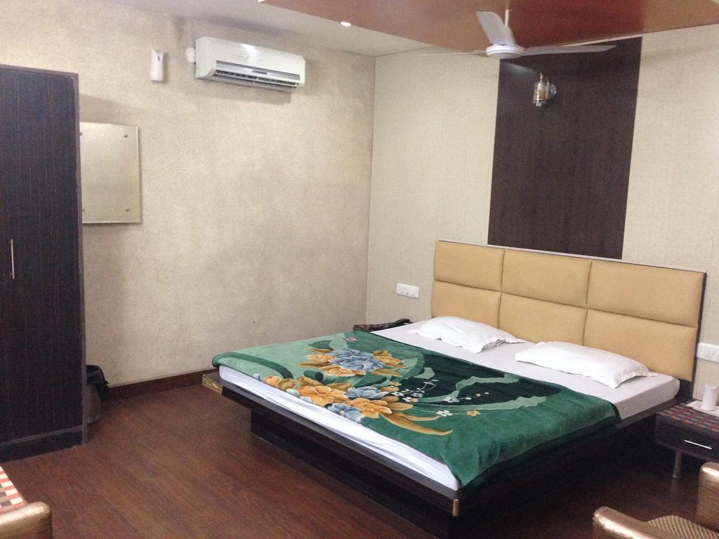 Hotel Silver Stone Ludhiana Room photo